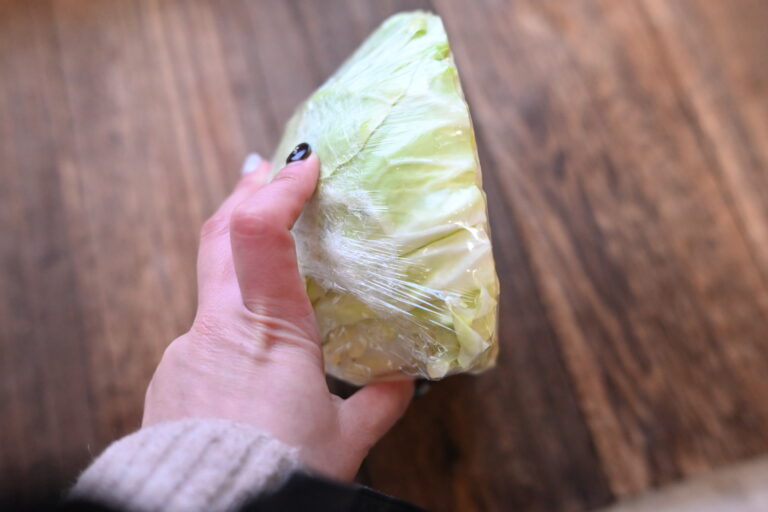 【野菜のプロ直伝】長持ちして甘みもバツグン！ハズレを引かない切り売りキャベツの見極め方
