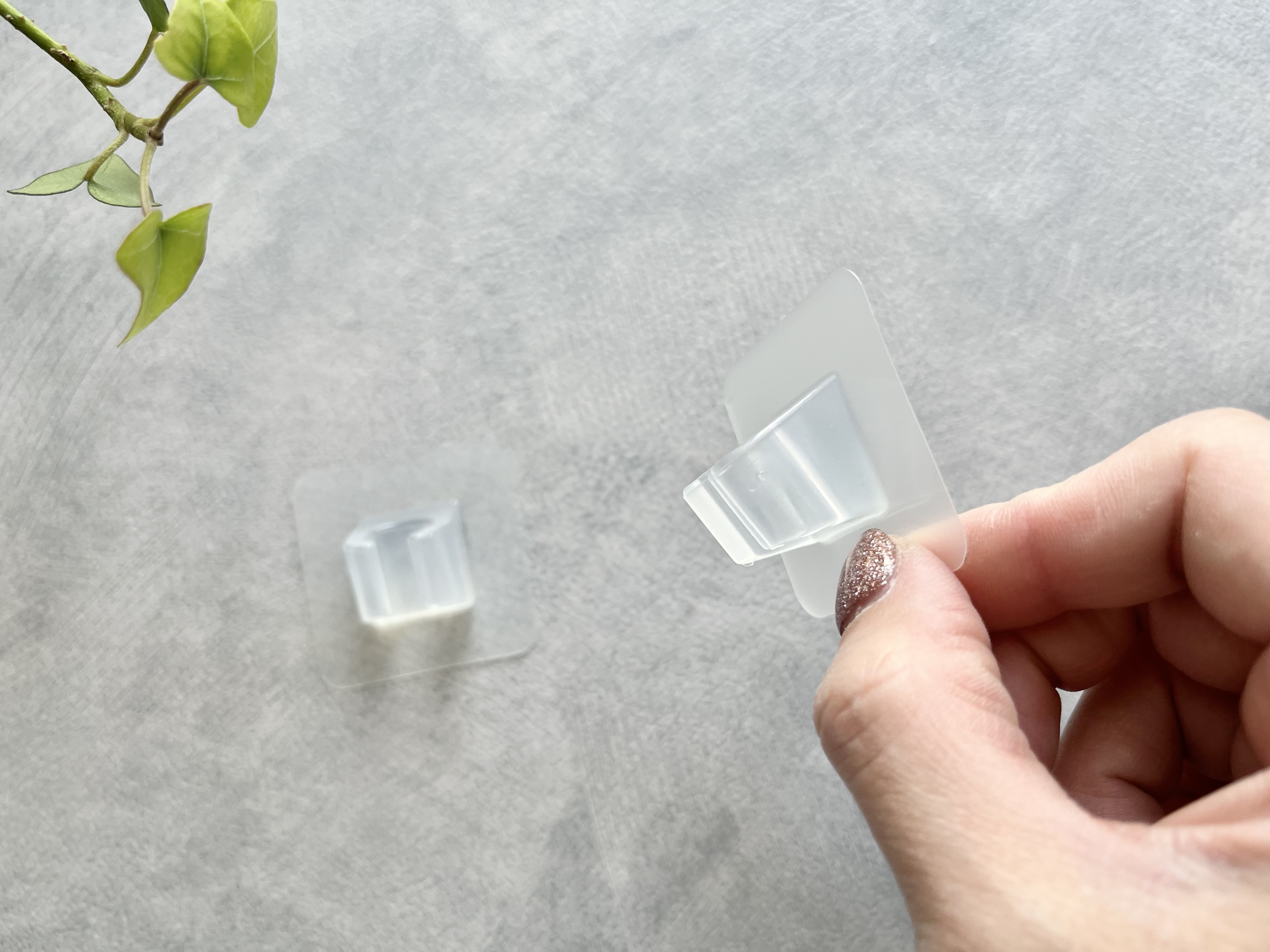 「さらに便利に進化した」「これ考えた人、天才」モヤっとを解消できるセリアの優秀！歯ブラシホルダー