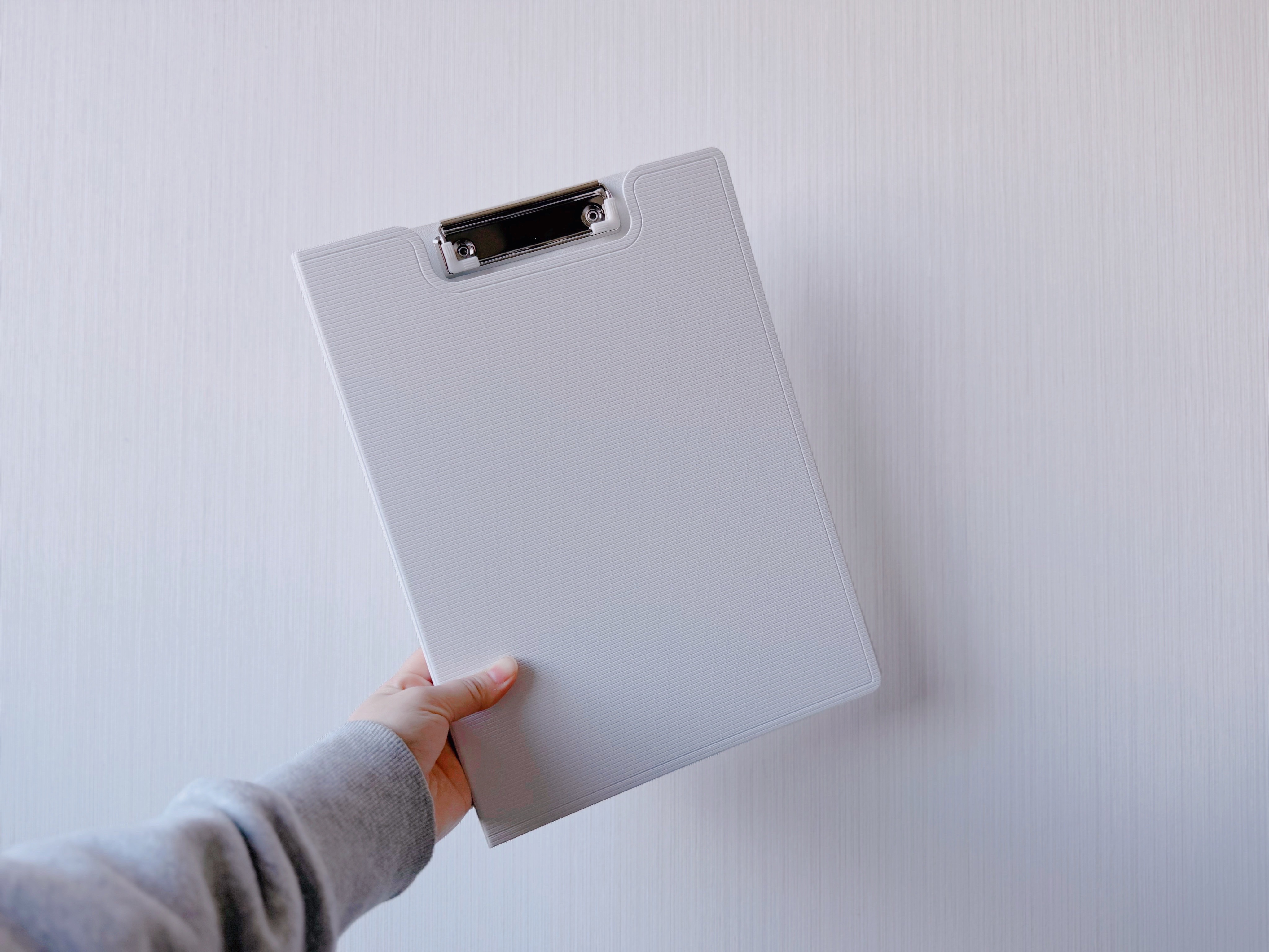 4月にパンクする学校プリント、ダイソーの「クリップボード」で提出忘れゼロに