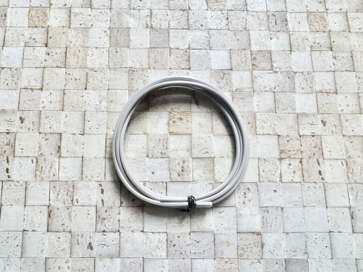 【キャンドゥ】見つけたらすぐ買って！110円で「部屋干しのイライラ」が消える？地味だけどリピ買い必至の神テープ