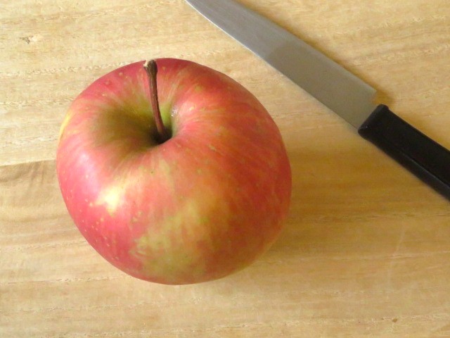 手間も食品ロスも減る！野菜・果物の「ラクでお得な切り方」