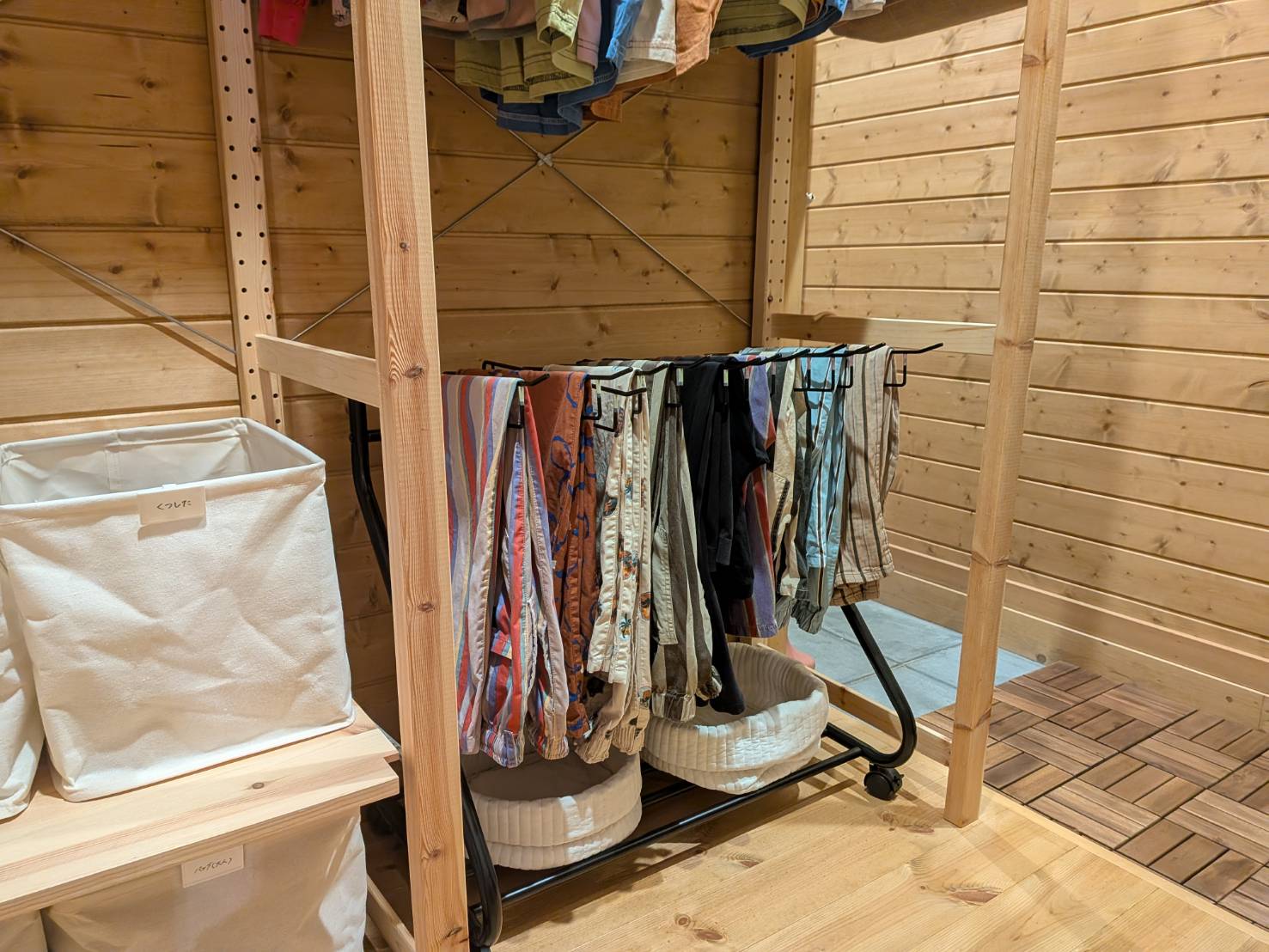 “片付けのプロおすすめ”省スペースで出し入れラク！子ども服にも使えるスラックスハンガー