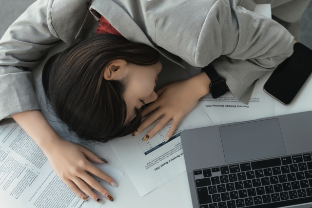 やりがちな姿勢の習慣が現代女性の不調を増やす？東洋医学に学ぶ“姿勢疲れ”対策
