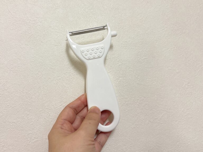 【ダイソー】あれこれ出す手間が省ける！1本6役をこなす優秀すぎる多機能ピーラー