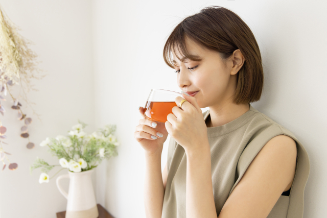 40代の肌に内側から満ちる潤いを！紫外線が気になる季節に始めたい毎日のうるおい茶4選