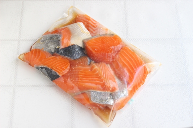 おつとめ品の刺し身も冷凍できる！魚や加工品をおいしく食べ切る技