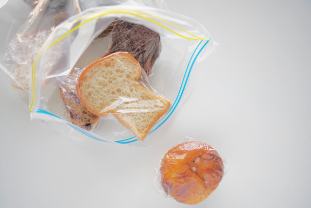 「早く食べなきゃ」を解決！余った総菜やパンを美味しく保存するコツ