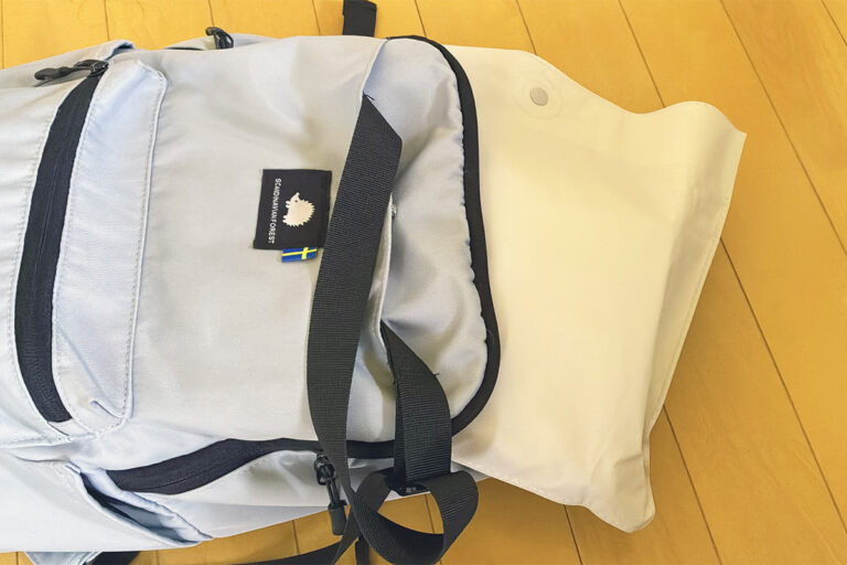 100均より無印良品で買うのが正解！夏の突然の雨や台風シーズンに備えたいレインコート