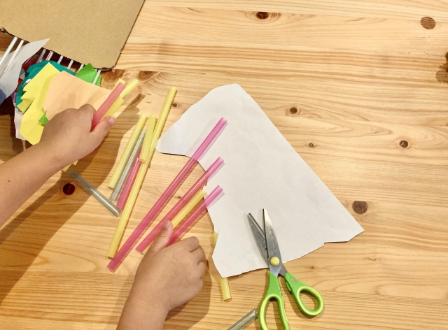 （3歳〜）おうち遊びを3倍楽しむ！涼しく夏を満喫する おすすめ工作絵本3選
