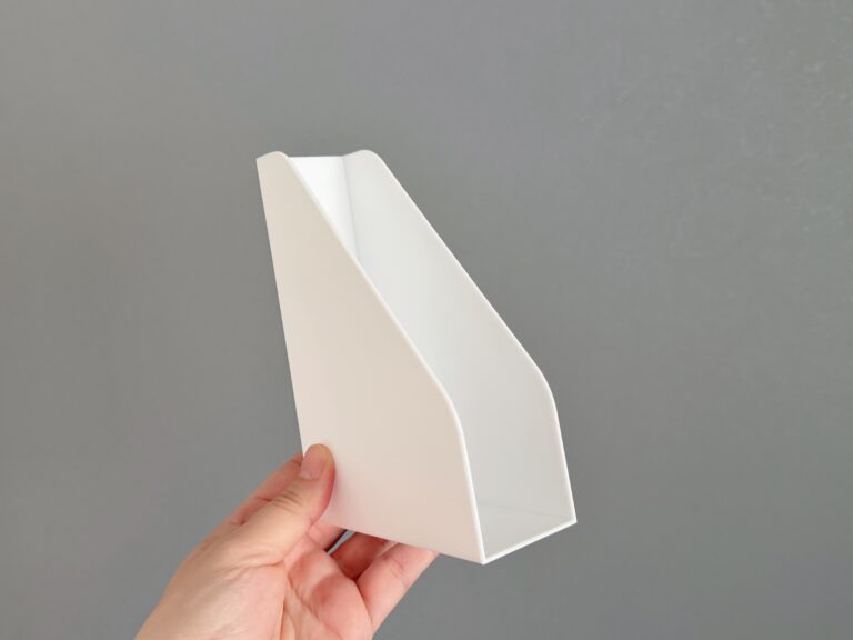 【ダイソー】重ねる収納から卒業！整理収納プロが愛用する「110円シールスタンド」