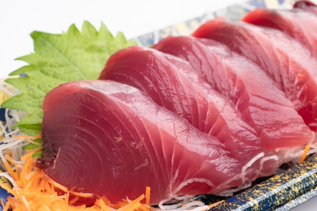 「戻りガツオ」はなぜおいしい？スーパーでの選びかたとおすすめの食べかたは